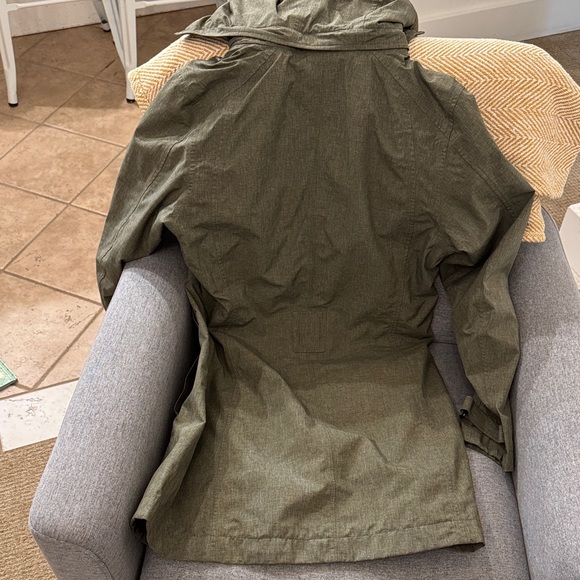 Women’s REI rain jacket - Picture 7 of 7